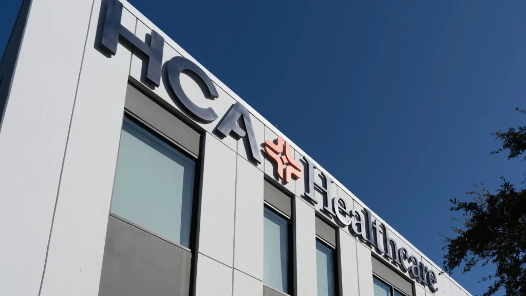 HCA Healthcare Adjusts Profit Forecast Amid Rising Uninsured Patient Numbers