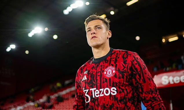 Hull City Eyes Manchester United's Radek Vitek Amidst Goalkeeper Shakeup